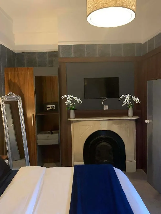 Upstairs Studio - Private Kitchenette And Small En-Suite Dublin