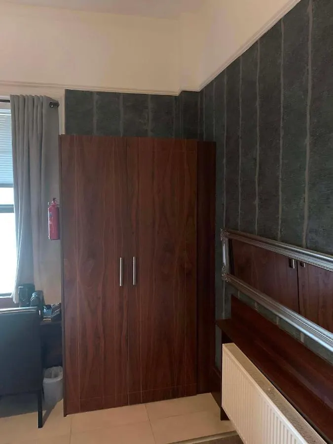 Upstairs Studio - Private Kitchenette And Small En-Suite Dublín Apartamento